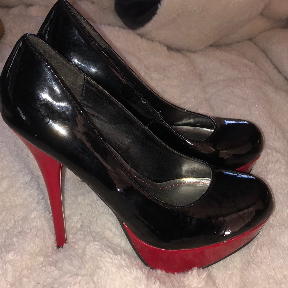 Black/red heels
